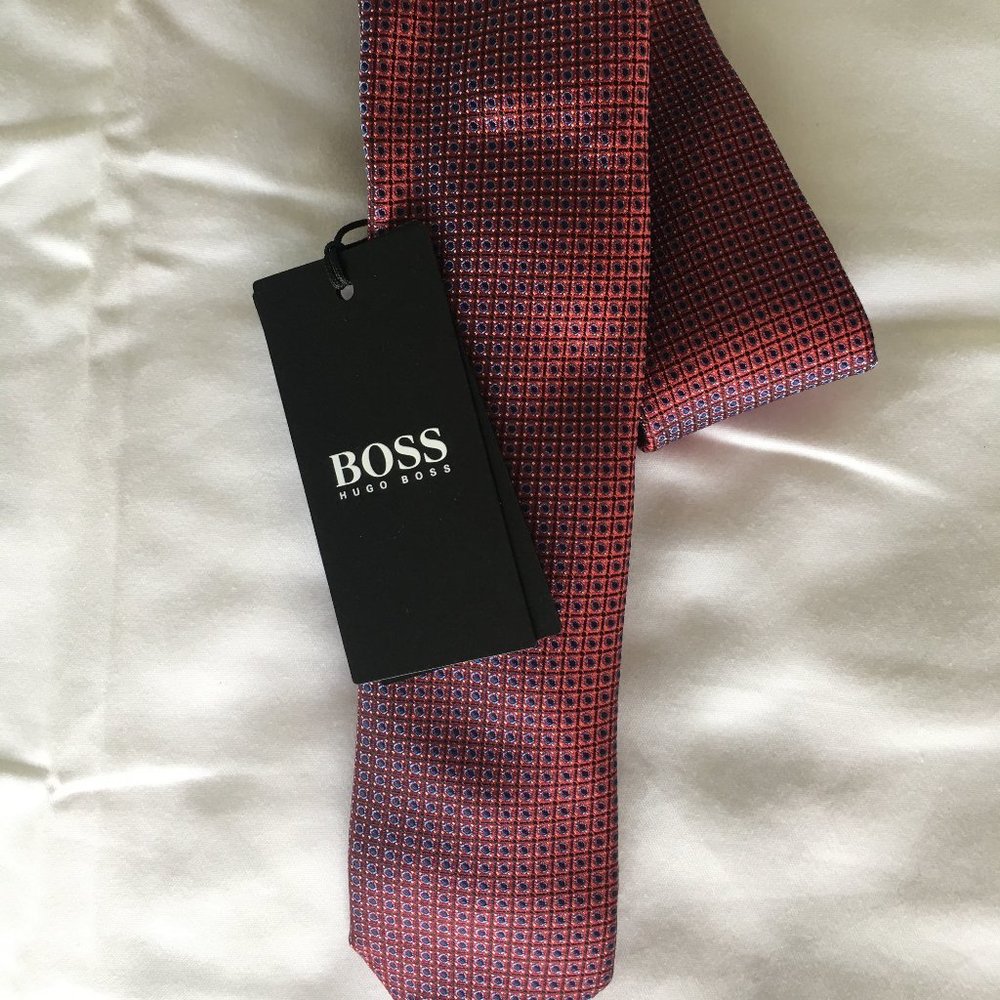 NWT Hugo Boss 100% Silk Dark Pink Tie $118 Italy